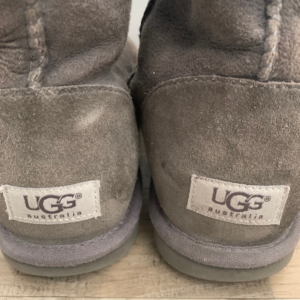 Used Brown UGGS - Picture 3 of 8